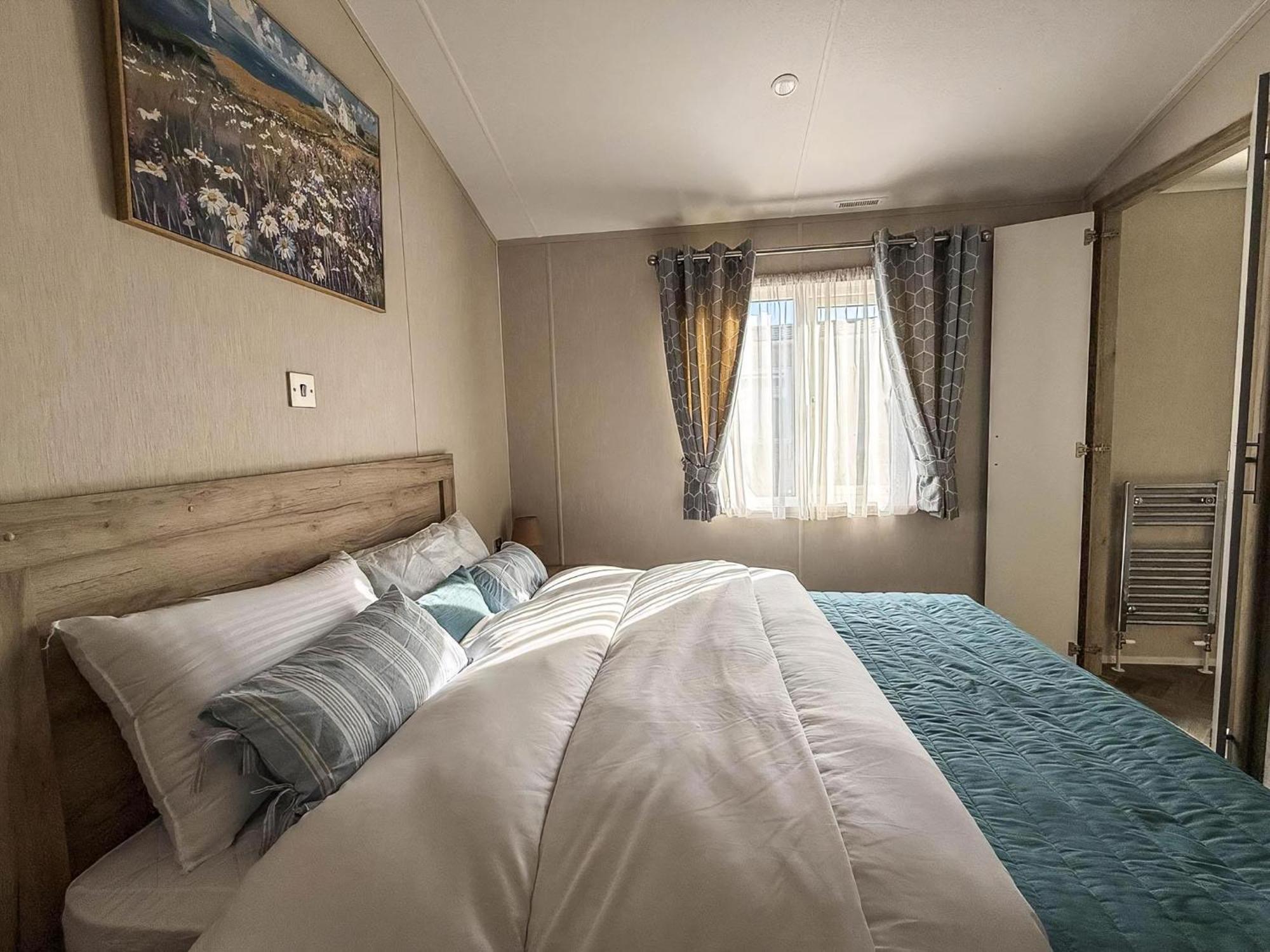 Stunning 6 Berth Lodge With Full Sea Views In Suffolk Ref 68007Cr Lowestoft Bagian luar foto