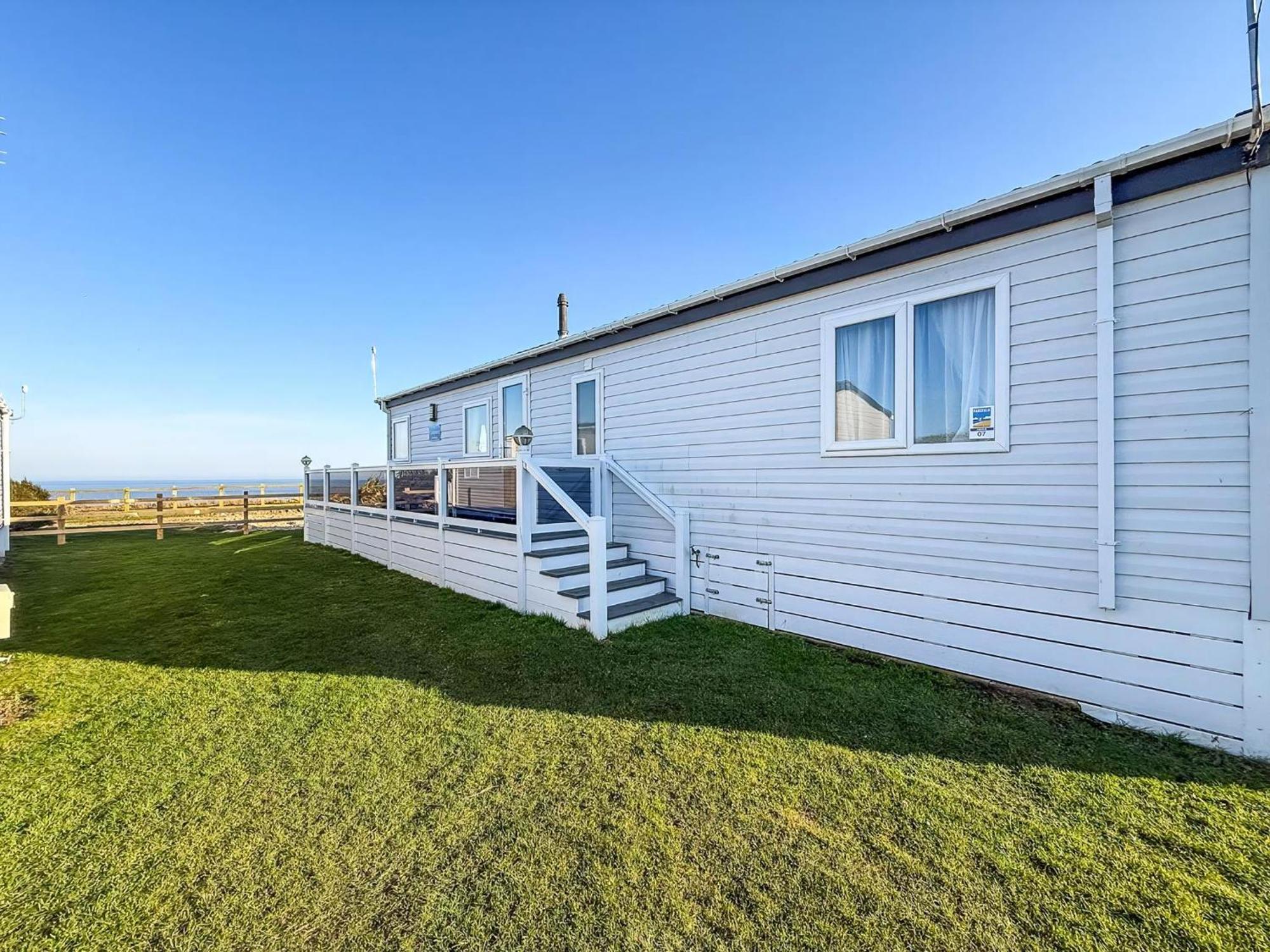 Stunning 6 Berth Lodge With Full Sea Views In Suffolk Ref 68007Cr Lowestoft Bagian luar foto