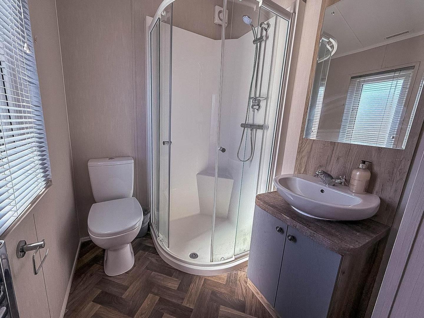 Stunning 6 Berth Lodge With Full Sea Views In Suffolk Ref 68007Cr Lowestoft Bagian luar foto