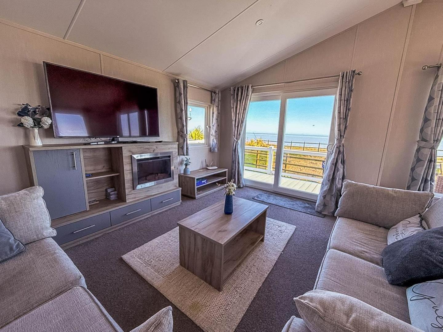 Stunning 6 Berth Lodge With Full Sea Views In Suffolk Ref 68007Cr Lowestoft Bagian luar foto